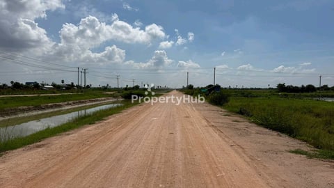 ដីលក់នៅជាប់ផ្លូវប្រឡាយ40m