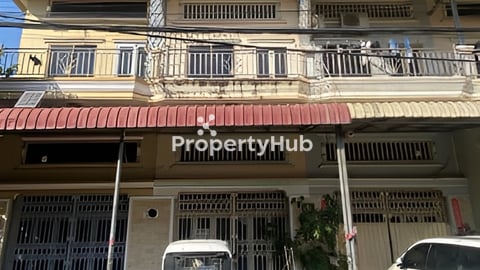 ផ្ទះនៅទឹកថ្លា