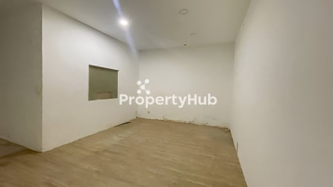 Shophouse available for rent in TK