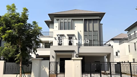 Queen B villa for Rent in Borey Chip mong Park Land 50m