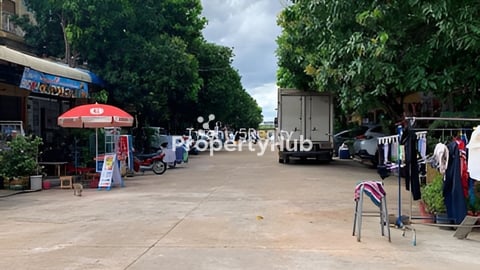 ផ្ទះជួល នៅក្នុងពិភពថ្មីឈូកមាស ផ្លូវD ខាងប្រឡាយ ល្អសម្រាប់ស្នាក់នៅ និងបើកក្រុមហ៊ុ