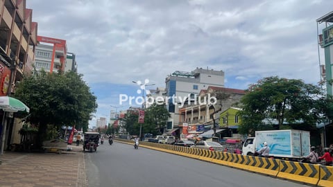 Exceptional Commercial Building for Rent on Street 271