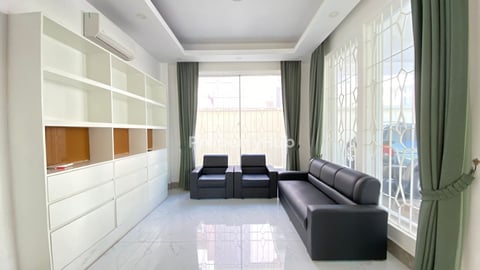 វិឡាឃ្វីនសំរាបលក់ក្នុងបុរីអ័រគីដេរផ្លូវ២០០៤ ទីតាំងក្បែរសួន