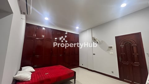 ទីតាំង ៖​ បន្ទប់រឺofficeសម្រាប់ជួលនៅម្ដុំផ្សារអូរឬស្សី