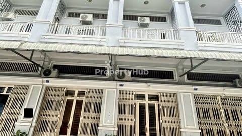 💥ផ្ទះល្វែង E1 លក់បន្ទាន់ខ្លាំង! តម្លៃក្រោមទីផ្សារខ្លាំង នៅម្តុំស្ពានដែកចំការដូង