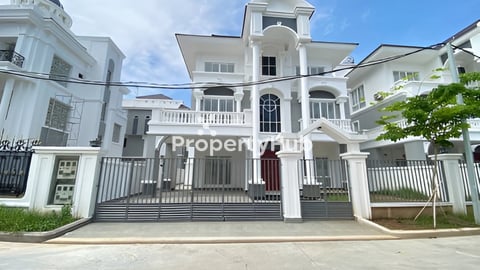 វីឡាឃ្វីនសម្រាប់លក់ នៅក្នុងបុរីភ្នំពេញថ្មីអេលីតផាក2