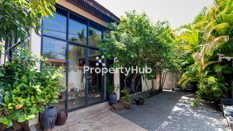 Private Villa for Sale in Siem Reap City – Mixed Khmer & Western Style