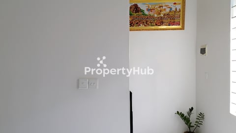 វីឡាកូនកាត់នៅជិតផ្លូវ 271