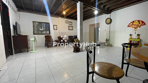 ផ្ទះសំរាប់ធ្វើអាជីវកម្មលក់បន្ទាន់ ប្លង់រឹង ជាប់ផ្លូវធំ