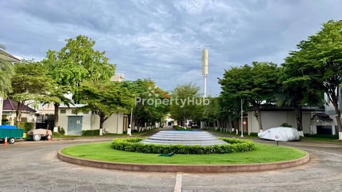 វិឡាឃ្វីនសំរាបលក់នៅបុរីប៉េងហ៊ួតផ្លូវម៉ុងឬទ្ធី ជិតផ្សារ Aeon 02 និងម៉ាក្រូ