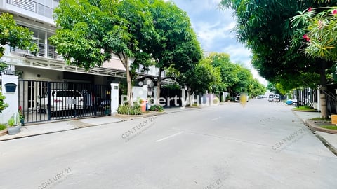 🏘 វីឡាភ្លោះ (Twin) ក្នុងបុរី ប៉េងហួតប៉េសេ ត្រូវការលក់បន្ទាន់ខ្លាំង