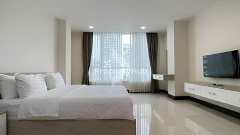 🏢 Spacious 1 Bedroom Apartment with Huge Balcony for Rent