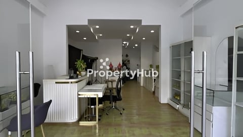 ហាងអាជីវកម្មសម្រាប់ជួល នៅជិតផ្សារបឹងត្របែក Shop available for rent near Boeng Trabaek Plaza