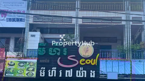 Deep and Spacious Shophouse in BKK3