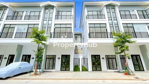 វីឡាកូនកាត់ LV សម្រាប់ជួល សល់ដីចំហៀងក្នុងបុរីប៉េងហួតបឹងស្នោរ