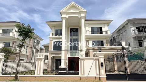 🏡វីឡាឃ្វីនម៉ូដថ្មី Queen Modern Villa សម្រាប់លក់បន្ទាន់