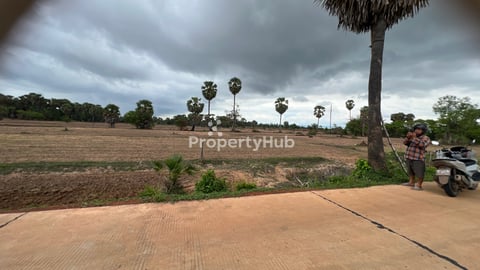ទេសភាពស្អាត ភូមិចាស់ ជាប់សាលារៀន និងមណ្ឌលសុខភាព ផ្លូវប៉េតុង
