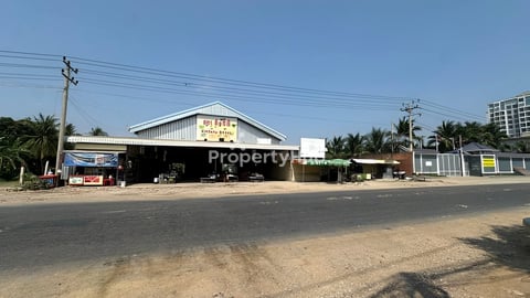 ដីលក់មានផ្សារនិងចំណូលស្រាប់រាល់ខែទំហំ  36m x 70m