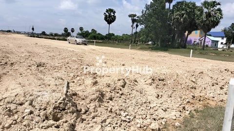 * ដីលក់ ​​លើផ្លូវ​រដ្ឋ 20ម: ទំហំដី៖ 25m x 70m (1616m2) , ឃុំឈ្វាំង ស្រុកពញ្ញាឮ ខ