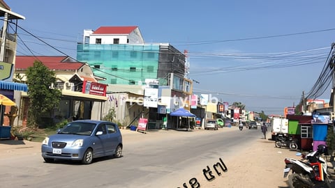 ផ្ទះលក់នៅកណ្តាលក្រុងបាត់ដំបងជាប់ផ្លូវធំលេខ ៥៧