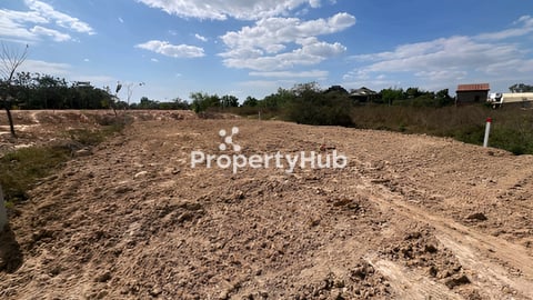 ដីលក់បន្ទាន់ 14x21m2 ក្រោយតារាងបាល់ទាត់ហានុមាន (ប្រញ៉ាប់លុយដោះបំណុល)