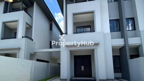 🏠វីឡាភ្លោះសម្រាប់លក់នៅក្នុងបុរីជីបម៉ុង ផាកលែន​ 50ម៉ែត្រ​