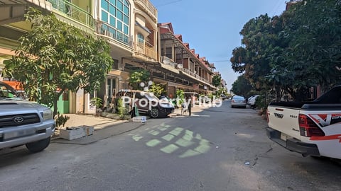 🏘 ផ្ទះល្វែង ក្នុងបុរី សូនី ជិតផ្សារបុរីលឹមឈាងហាក់ចំការដូង ត្រូវការលក់បន្ទាន់ខ្ល