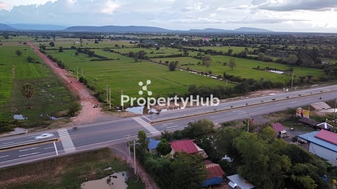 ដីនៅជាប់ផ្លូវជាតិលេខ 5 ប្រហែល 4 គីឡូម៉ែត្រពីរង្វង់មូលផ្ដិល