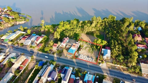ដីលក់នៅក្រុងសំពៅពូន