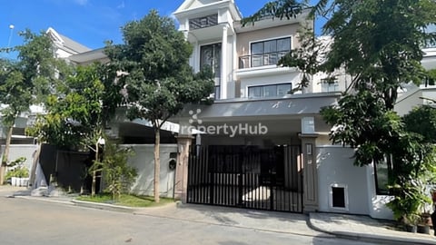 វីឡាភ្លោះA សម្រាប់លក់ នៅបុរីប៉េងហួតបឹងស្នោរ