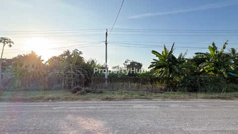 ដីលក់ជាប់ផ្លូវ380 28m x 47m