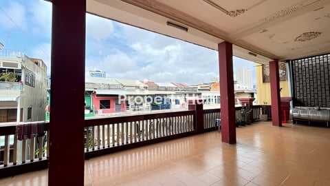 ទីតាំង ៖​ បន្ទប់រឺofficeសម្រាប់ជួលនៅម្ដុំផ្សារអូរឬស្សី