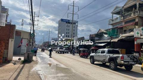 Expansive Commercial Land for Sale on Street 371