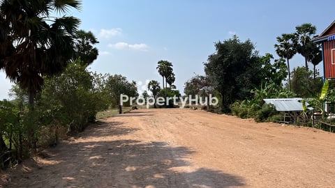 ដី20x100 25000$ ចចារ ទីតាំងនៅជិតក្រុងឧត្តុងថ្មី