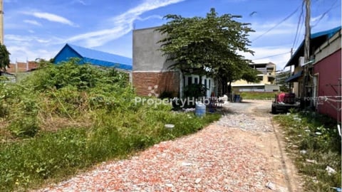 ដីកែងលក់នៅជិតផ្លូវ217