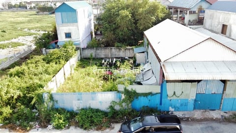 ដីលក់បន្ទាន់ ទីតាំងចុះពីផ្លូវ 371 មកបន្តិច ជិតស្ថានីយ៏លូបឹងទំពុន