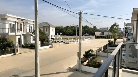 ផ្ទះវិឡាទោលកែង ឡៃឡុង