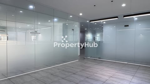 ការិយាល័យជួលមានកញ្ចក់ស្រាប់ នៅបឹងកេងកង​​ Office Space Available for rent at Bkk1