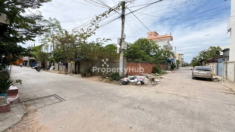 ដីលក់ជាប់ផ្លូវ3ចុះពីផ្លូវឌីប៉ុកតែ100m