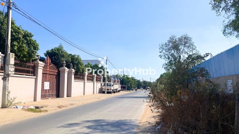 ដីជួលនៅជិតផ្លូវព្រៃស