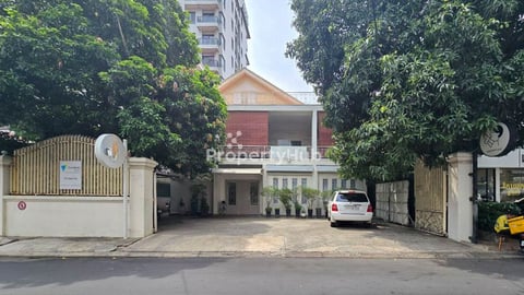 Spacious Villa for Rent close to Independent Monument