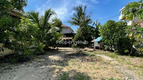 🏠 ដីកែងត្រូវការលក់បន្ទាន់ ទីតាំងចុះពីផ្លូវ598បន្តិច