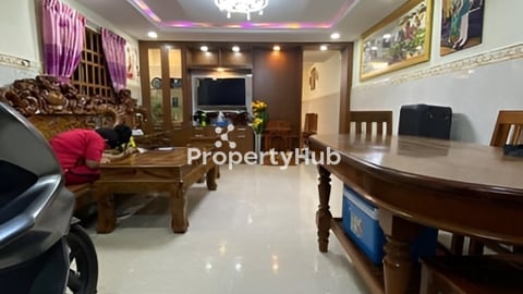 ផ្ទះលក់ក្នុងក្រុងជិតជីបម៉ុងសំណង់12