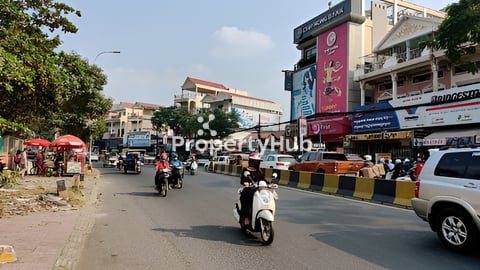 ដីនៅទល់មុខសាលាជាស៊ីមសាមគ្គីលក់បន្ទាន់