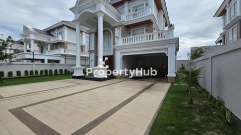 Queen Villa for Rent in Borey PH Boeung Snor
