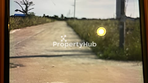 ដីផ្លូវកែង២ជ្រុងទិសកើត(5ឞx20ម)