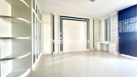 ផ្ទះអាជីវកម្មលក់បន្ទាន់​ នៅលេីផ្លូវប៉ូឡារីស (ផ្ទះមានដេគ័រ) បុរីប៉េងហួតបឹងស្នោរ