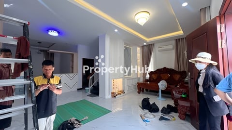 វីឡាទោលលក់បន្ទាន់ប្លង់រឹង