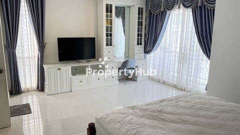 វីឡាភ្លោះសម្រាប់លក់នៅក្នុង បុរីប៉េងហួតបឹងស្នោរគំរោង១០