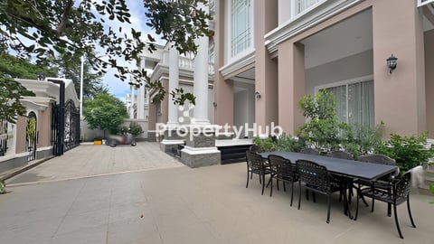 🏠 វីឡាឃ្វីន (Queen) សម្រាប់ជួល ទល់មុខសួន ក្នុងបុរី ប៉េងហួត60ម